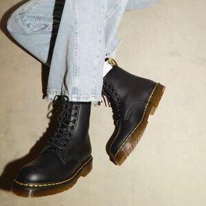 Dr.Martens 1460 smooth AirWair Black lace up Boots